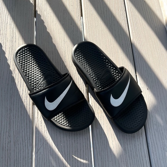 Nike Benassi Swoosh Slides 